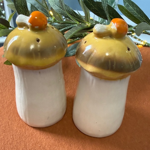 Vintage, Sears Merry 🍄Mushroom Salt and Pepper Shakers - Picture 2 of 6